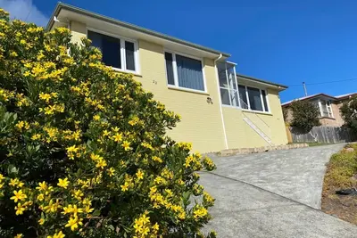 Image de Spacious, Sunny House with View of Mt. Wellington
