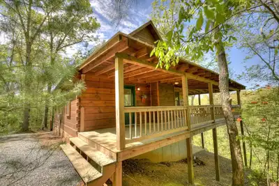 Image de Experience Seclusion at Hideaway Mountain, a Pet-friendly escape with mountain views, hot tub, pool table, fire-table, WiFi, and exclusive privacy