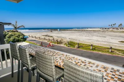 Image de F14 Upper Cottage, Amazing oceanviews/Beachfront Luxury, Triple queen bunk, North Coast Village