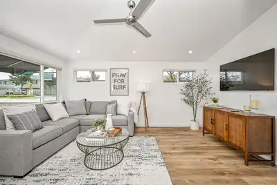 Image de Remodeled Beach Home 2 Car Parking/Clean/Patio w/ Firepit