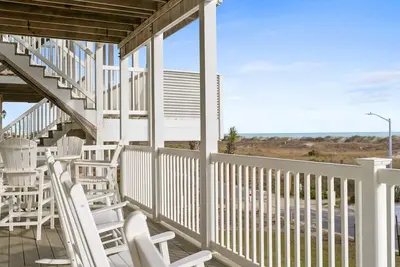 Image de New Listing! 4 br 4 ba ocean view villa- 200 Ft to beach- pool club-direct beach access