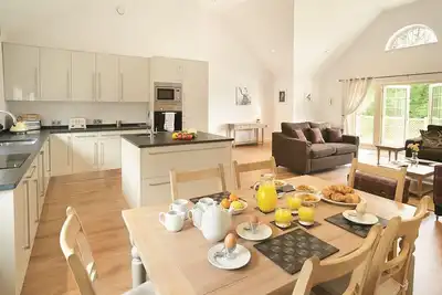 Image de Spacious, well appointed lodge in peaceful location