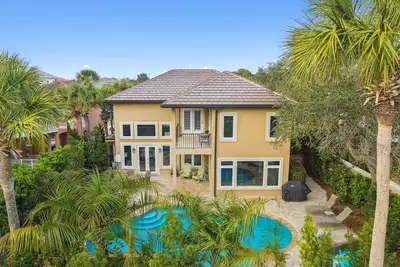 Image de Beach House - Private Pool - 5 min walk to Beach, Free Golf Each Day, Slps 10