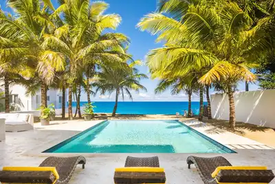 Ocean Front Villa with spectacular views!