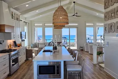 Image de Luxury Escape: Gulf Views, Steps to Beach, Sleeps 18, Private Pool, Ev, Elevator