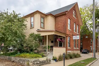 Image de The Dubuque House - Historic Downtown Location