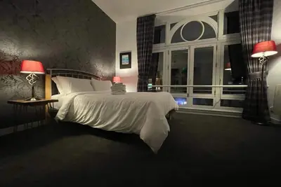 Image de Art-Filled Sanctuary in Glasgow City