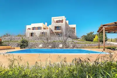 Image de Appartement \"Rhodes Retreat - Persefoni's Loft\" avec vue sur la mer, Wi-Fi et climatisation