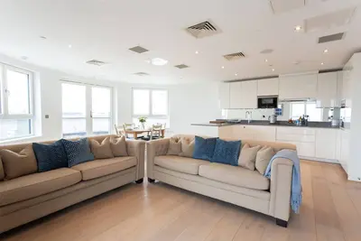 2 Bed/2 Bath Penthouse With Amazing Views