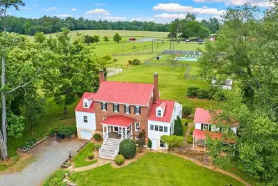 Image de Vip Brewery Manor, Sleeps 10, Private Pool & Hot Tub