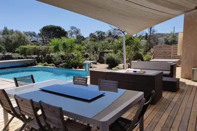 Image de Villa traditionnelle avec piscine, au coeur de Porto-Vechio