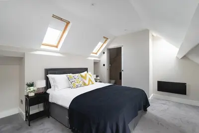 Image de Skyvillion -4Bed Cozy Cockfosters Apt Mins to Tube