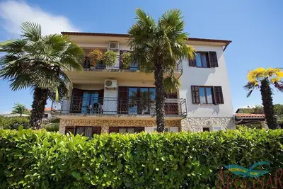 Image de Appartement spacieux de trois chambres avec climatisation, WiFi et vue sur la mer