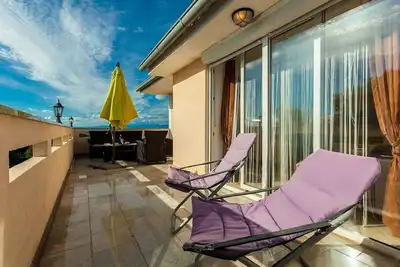 Image de Appartement spacieux a Malinska avec WiFi, parking gratuit et climatisation