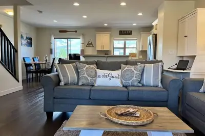 Image de Perfect Mt. View Townhouse | Garage | Deck | Bbq