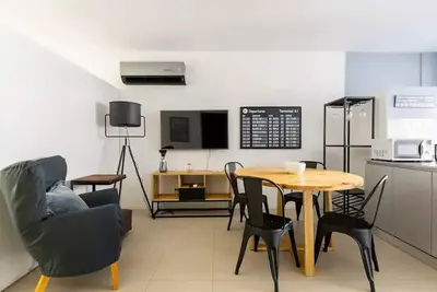 Image de Modern and Fully equipped Studio with private garage!