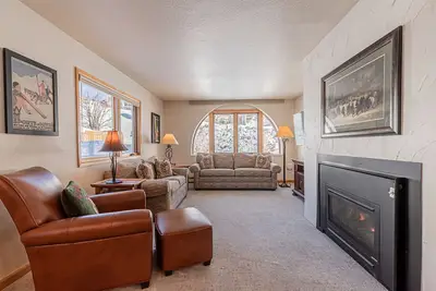 Image de Ski In\/Ski Out~3-Bedroom Condo Under Gondola~Perfect Location~Ski Trail 101