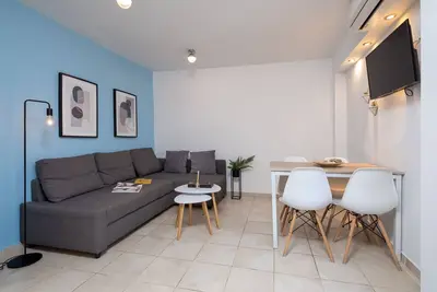 Image de One Bedroom Apartment with Garden by BluPine (Vouliagmeni Stylish Homes)