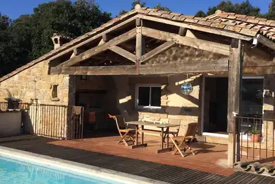 Image de Maison lumineuse avec piscine et vue imprenable!
