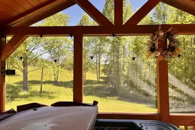 Image de Brown Bear Cabin~Jacuzzi~Romance & Utv Add Ons