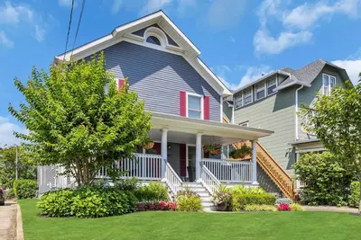 Image de 3 Br Apt, 2 Blks to Bch, Parking and Beach Passes!