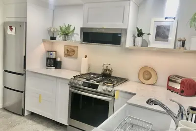 Image de Clean and bright, Ac, walking distance to the ocean