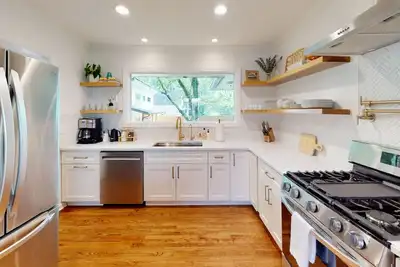 Image de A House, Cottage, & Tiny Home in Downtown Norcross called \"Crossing Collective\"