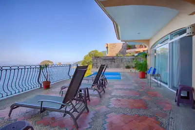 Breathtaking Ocean Front, Staff, Pool, Ocean Views