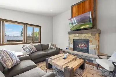 Image de Snowghost Den Luxurious Ski-in/Ski-out Home Sleeps 9, 2. 5ba Private Hot Tub