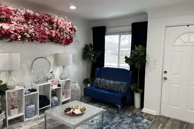 Image de 15 mins Away from Downtown Detroit Beautiful home Perfect for taking Selfies