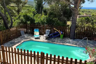 Image de Maison avec piscine, vue mer et montagne avec accès direct à la plage