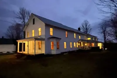 Image de East Craftsbury, Vt historical. 9 bedroom 5. 5 bath home.