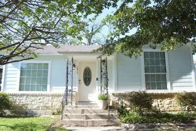 Image de 3 Bedroom Home in Historic Deco District - Minutes from Downtown