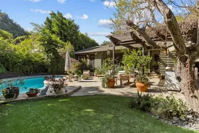 Image de Charming Beverly Hills Oasis