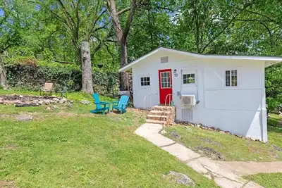 Image de Historic Water's Edge Cottage 10