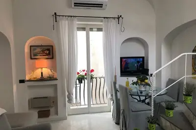 Image de Lovely apartment 1 minute from the famous little square of capri