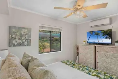 Image de Walk to Beach! 2 Free parking. 2b2b full A/C PanHome