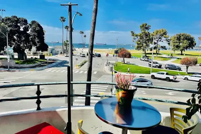 Image de Ocean-View Haven with Terrace Bliss