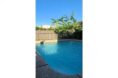 Image de Enjoy the entire house. Convenient location. Only minutes from Downtown
