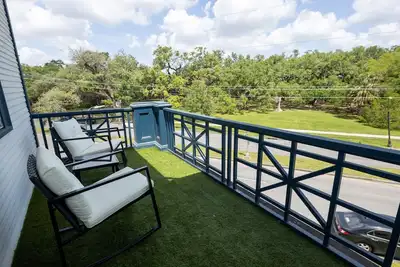 Image de Authentic New Orleans Charm Overlooking City Park