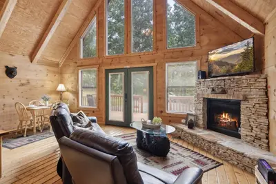 Image de Nestled Deep in the Smoky Oaks |  Multicade &  Hot Tub