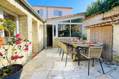 Image de Maison de village familiale avec sa cour lumineuse