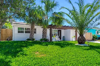 Image de Fully Renovated Home Walking Distance From Beach