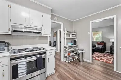 Image de Cozy Home with everything you need at your finger tips.