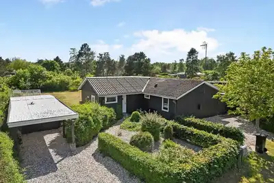 Image de Lovely cottage full of holiday.