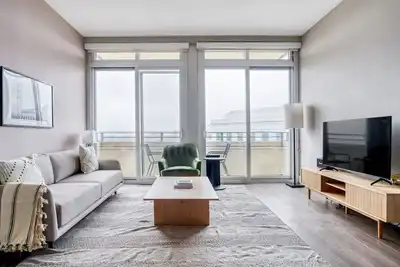 Image de Dreamy Mountain View 2br w/ W/D, Gym & Lounge, nr highways, by Blueground