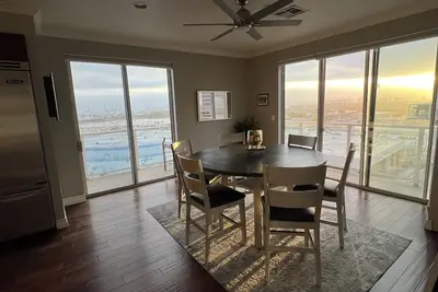 Image de Penthouse with ocean views