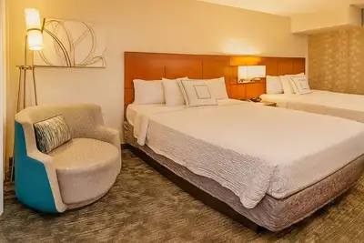 Image de Short Drive to Old Town Waterfront! Self-Parking, On-site Starbucks