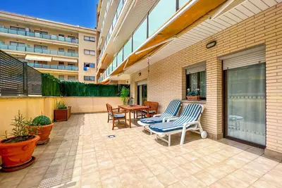 Image de Apt, 4 pax LLoret de Mar - Fenals - wifi, piscine communautaire à quelques mètres de la plage. Vivalidays Elia.