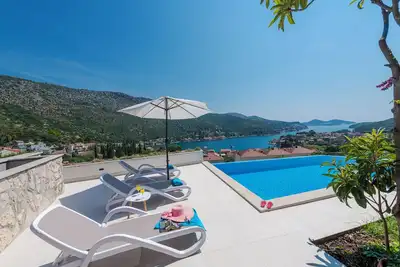 Image de Modern Villa with Infinity Pool and Stunning Sea View Dia
